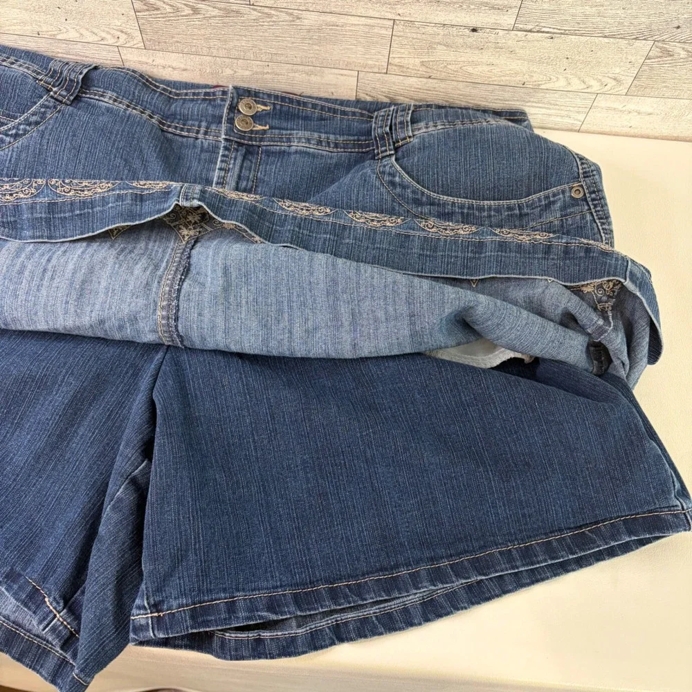 Gloria Vanderbilt Skort Women 18W Blue Embroidered Hem Denim Skirt Shorts